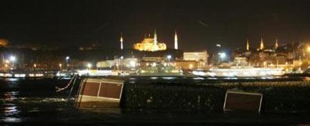 Karaköy İskelesi Tamamen Battı - Resim 13