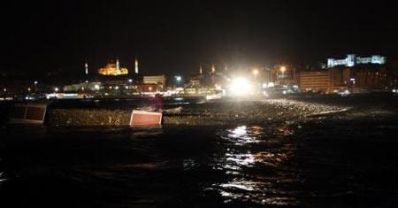 Karaköy İskelesi Tamamen Battı - Resim 22