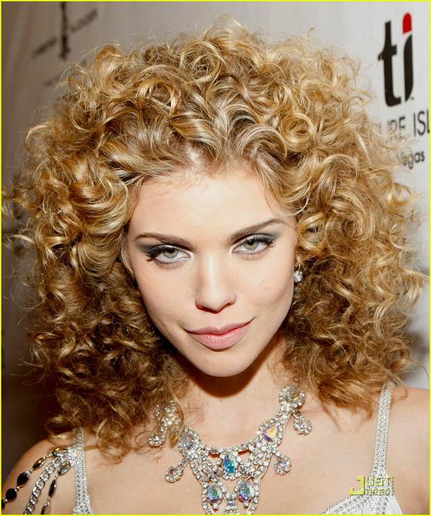  Annalynne McCord - Resim 18