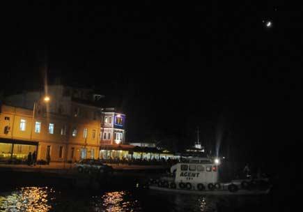 Gökyüzünde AY - YILDIZ buluşması