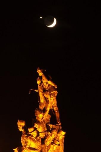 Gökyüzünde AY - YILDIZ buluşması