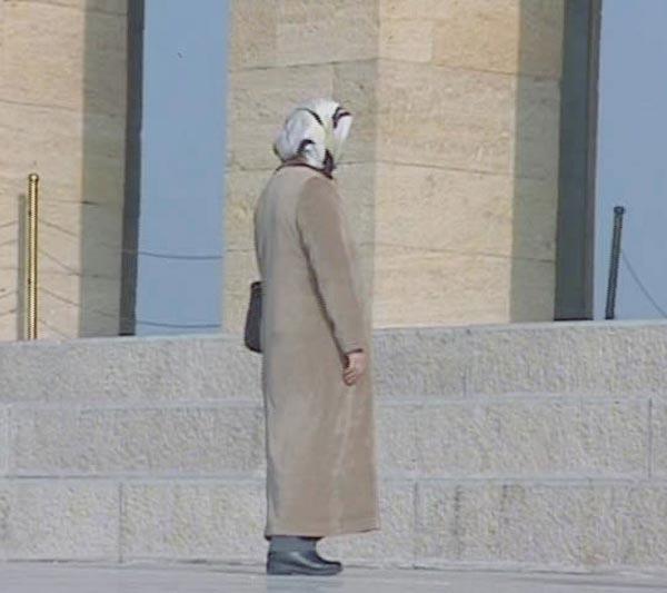 Türbanlı anneler Anıtkabir'e sokulmadı