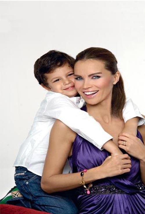 Ebru Şallı Tan ve oğlu Beren  - Resim 2