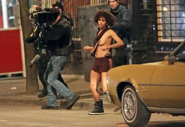 Halle Berry'nin elbisesi yırtıldı - Resim 3