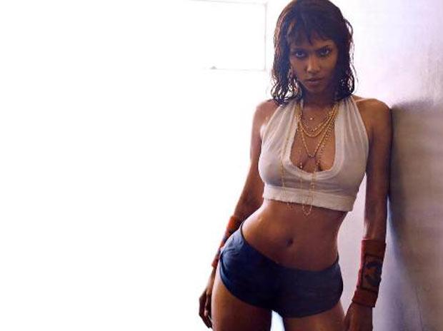 Halle Berry'nin elbisesi yırtıldı - Resim 2