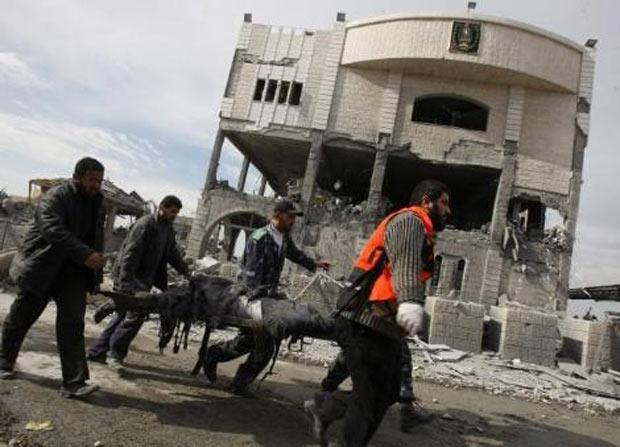 İsrail Filistin'i bombaladı