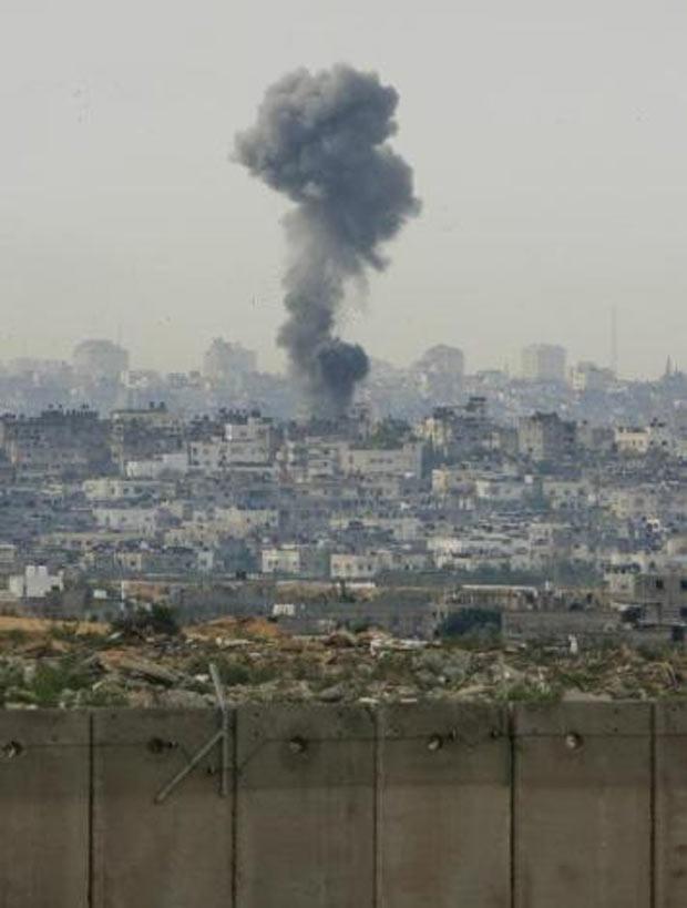 İsrail Filistin'i bombaladı