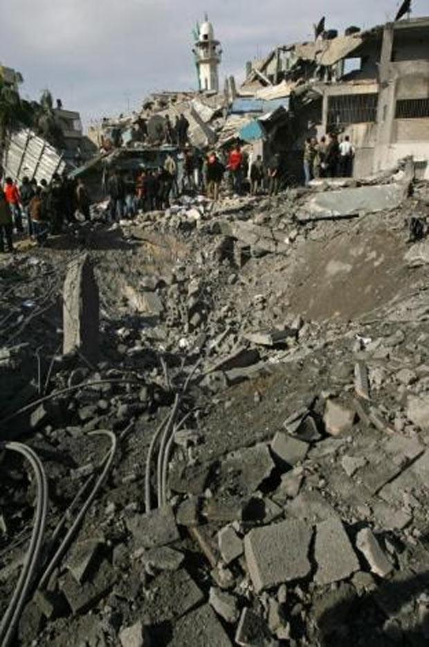 İsrail Filistin'i bombaladı