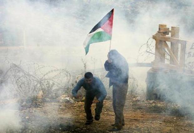 İsrail Filistin'i bombaladı