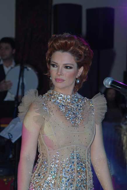 Pınar Eliçe'den yılbaşı performansı