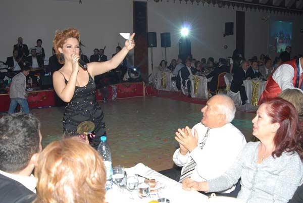 Pınar Eliçe'den yılbaşı performansı