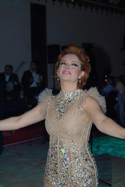 Pınar Eliçe'den yılbaşı performansı