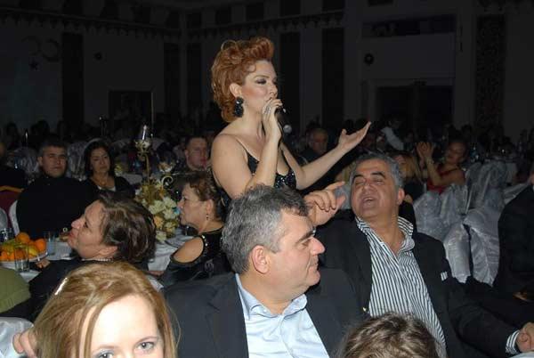 Pınar Eliçe'den yılbaşı performansı