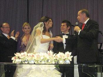 Emre Belözoğlu dünya evine girdi - Resim 4