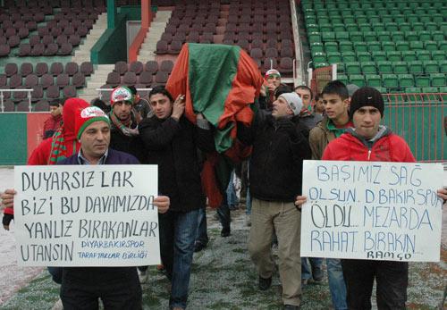 Diyarbakırspor'dan ilginç protesto - Resim 1