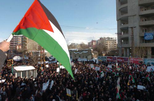 Ülkücülere linç girişimi