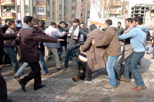 Ülkücülere linç girişimi