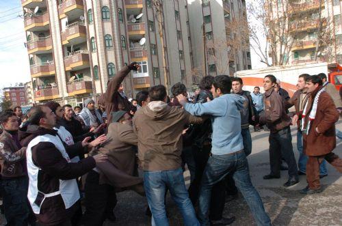 Ülkücülere linç girişimi