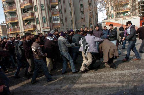 Ülkücülere linç girişimi