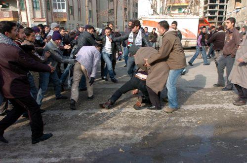 Ülkücülere linç girişimi