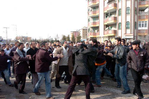 Ülkücülere linç girişimi