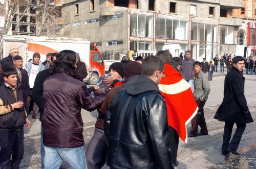 Ülkücülere linç girişimi