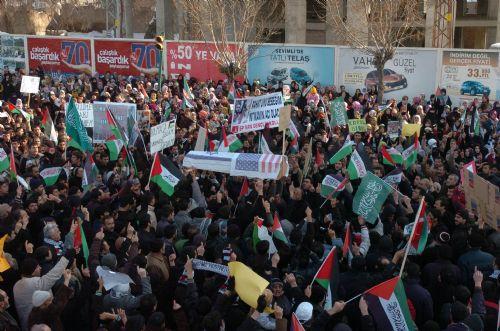 Ülkücülere linç girişimi