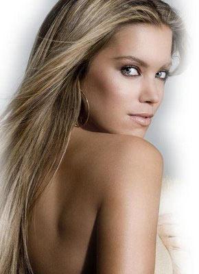 Sylvie Van Der Vaart - Resim 13