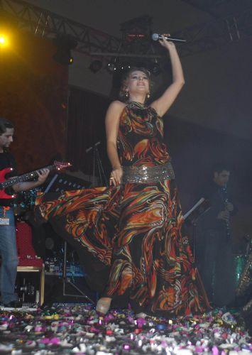 Vali Kürtçe şarkı söyledi