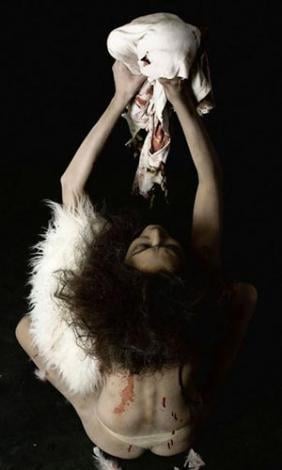 Melek Yargıcı'dan ÇIPLAK protesto