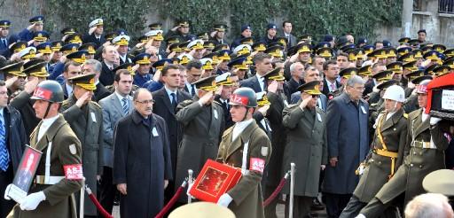 Komutanlar Kırca'nın cenazesinde 