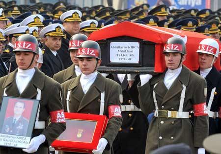 Komutanlar Kırca'nın cenazesinde 