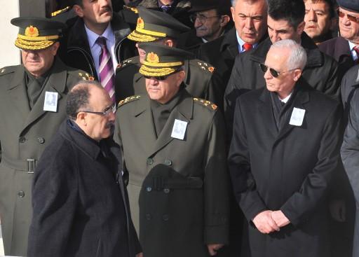 Komutanlar Kırca'nın cenazesinde 