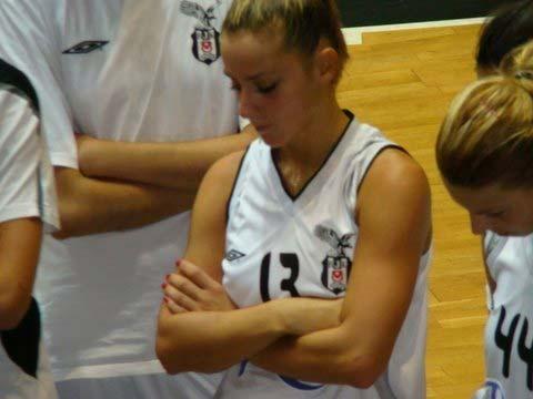 Dövmeli Kartal Milica Daboviç