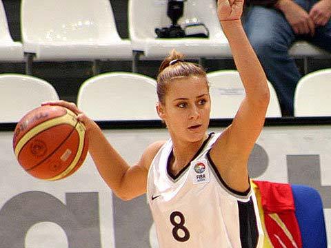 Dövmeli Kartal Milica Daboviç