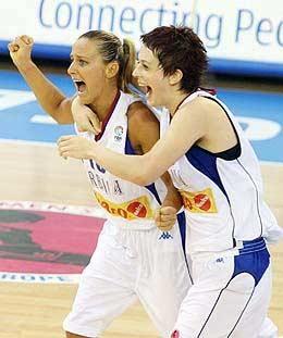 Dövmeli Kartal Milica Daboviç