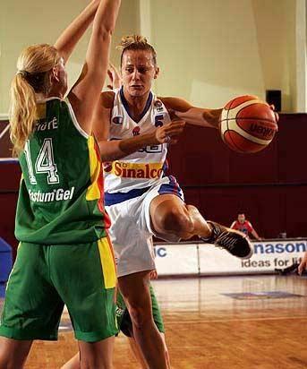 Dövmeli Kartal Milica Daboviç