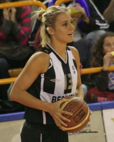 Dövmeli Kartal Milica Daboviç