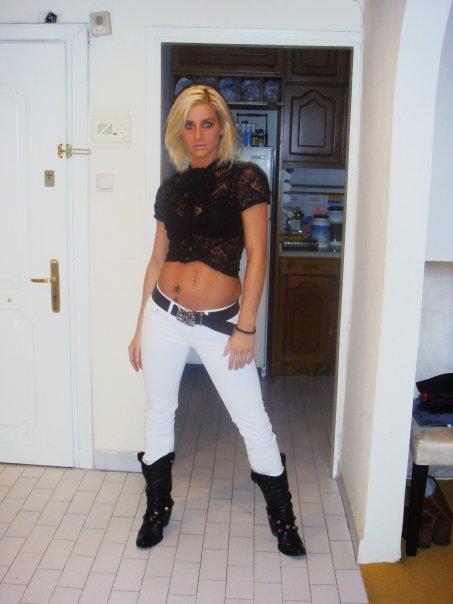 Dövmeli Kartal Milica Daboviç