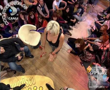 Dövmeli Kartal Milica Daboviç