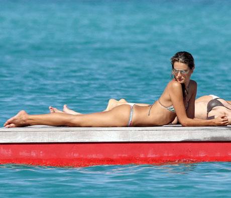 Doğumdan sonra Alessandra Ambrosio - Resim 23
