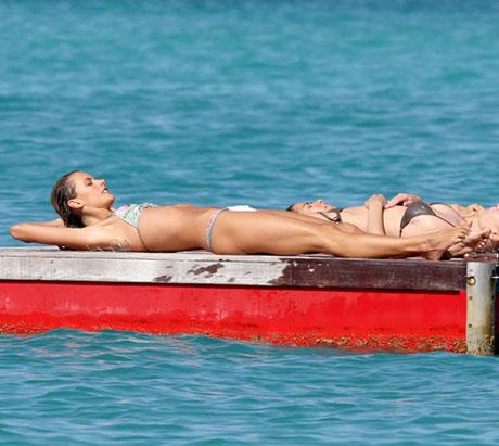 Doğumdan sonra Alessandra Ambrosio - Resim 14