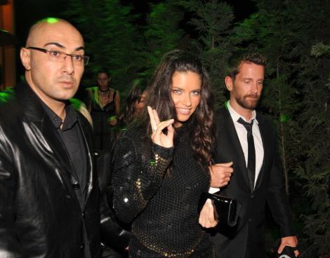 Adriana Lima'dan göbek şov