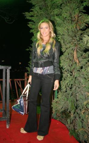 Adriana Lima'dan göbek şov