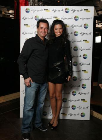 Adriana Lima'dan göbek şov