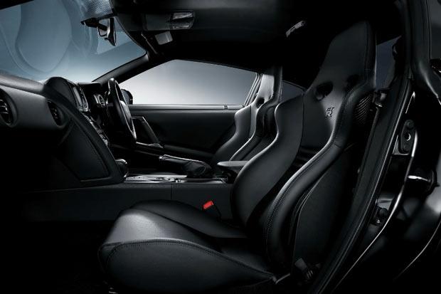 En sportif Nissan GT-R SpecV - Resim 11