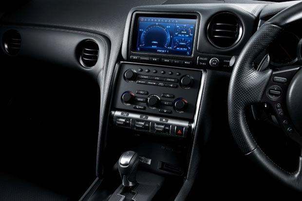 En sportif Nissan GT-R SpecV - Resim 13