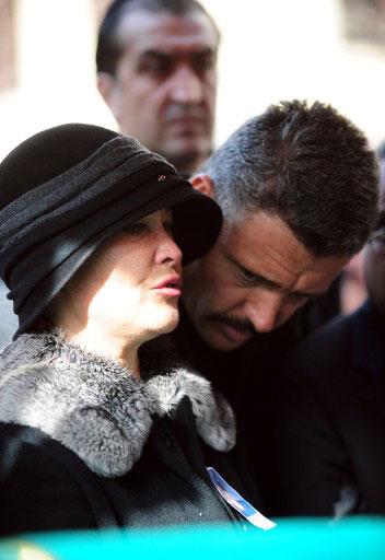 Hülya Avşar'ın acı günü - Resim 2