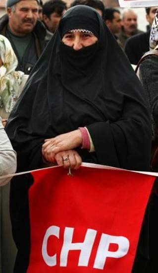 Çarşaflı CHPliler'den aday protestosu 