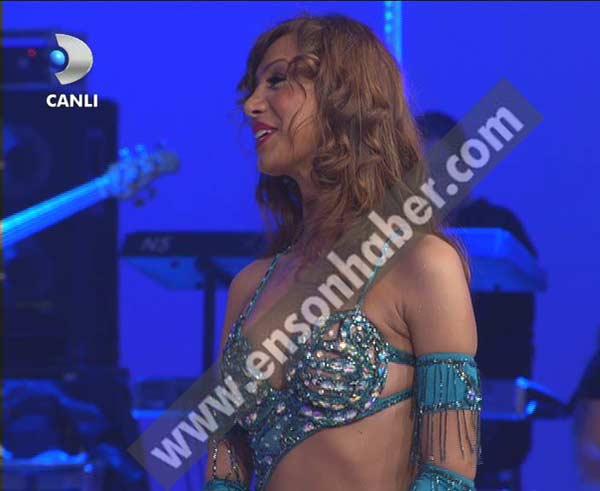 Carmen Electra Beyaz Şov'da